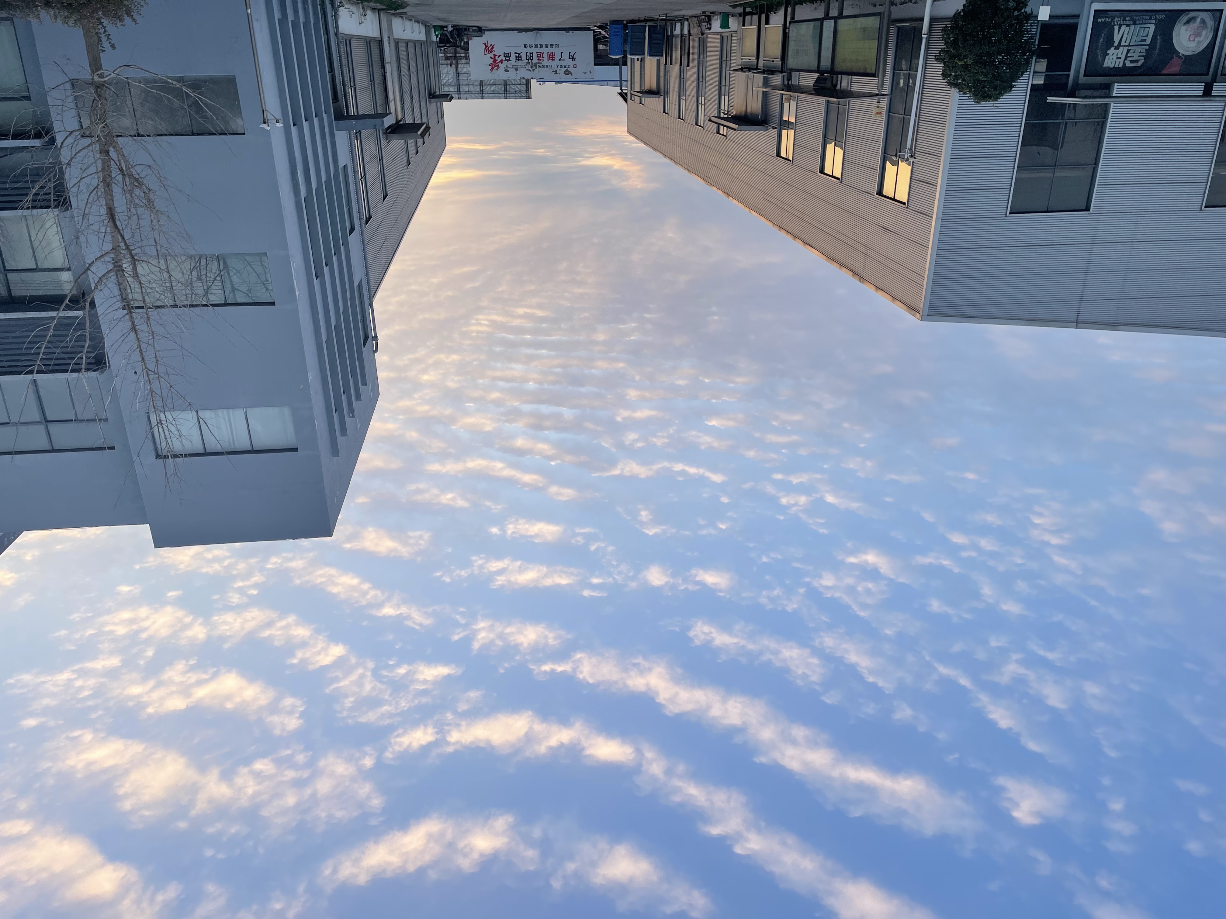 榮大候車(chē)亭生產(chǎn)基地